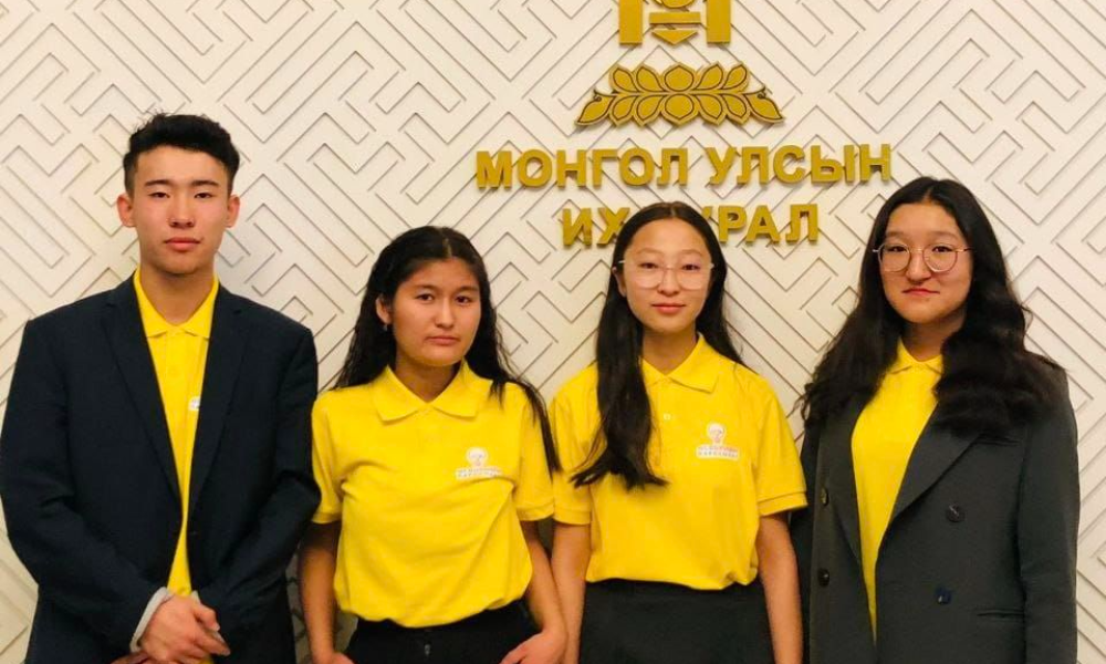 “ӨСВӨРИЙН ПАРЛАМЕНТ-2023” ХӨТӨЛБӨРИЙН АРГА ХЭМЖЭЭ ОЛОН УЛСЫН ХҮҮХДИЙН “НАЙРАМДАЛ” ЦОГЦОЛБОРТ ЭХЭЛЛЭЭ.