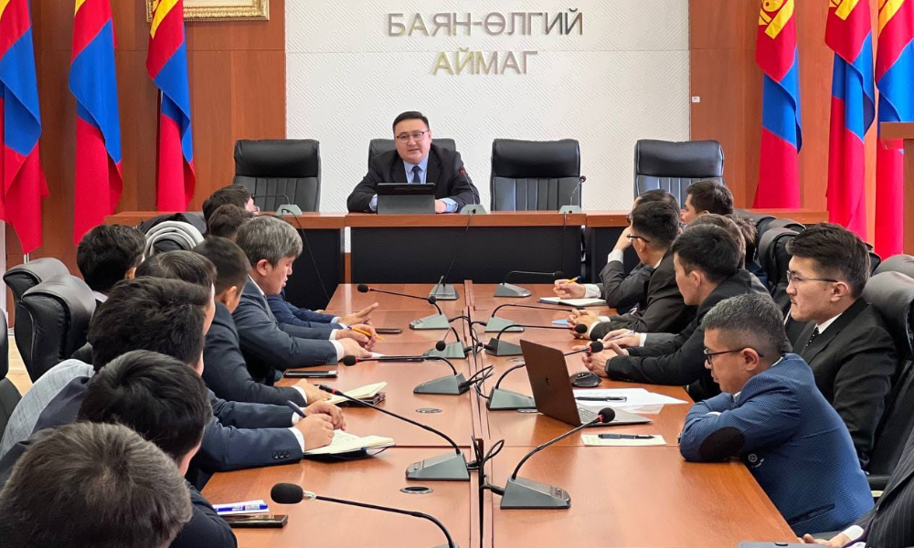 ТББ-ЫН ДЭРГЭДЭХ ДОТУУР БАЙРНЫ БАГШ, АЖИЛТНУУДАД СУРГАЛТ ЗОХИОН БАЙГУУЛЛАА.