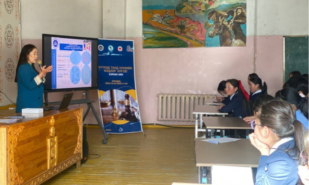 "ХҮҮХЭД ТАНД ХУУЛИЙН МЭДЛЭГ ОЛГОЁ" САРЫН АЯН ҮРГЭЛЖИЛСЭЭР...