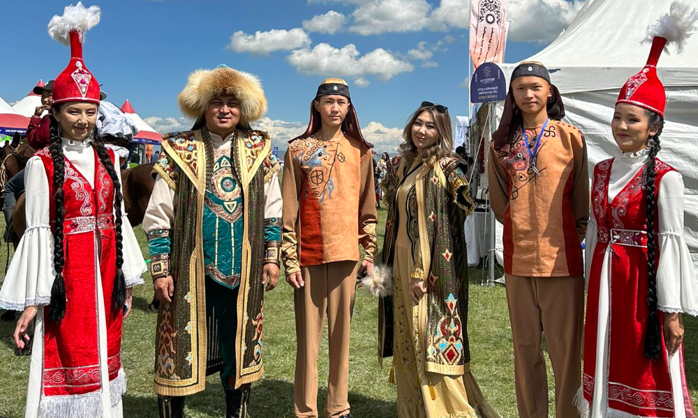 “ХҮҮХДИЙН ЯЗГУУР УРЛАГИЙН БЭСРЭГ НААДАМ”-ЫН ОРОЛЦОГЧДОДОО АМЖИЛТ ХҮСЬЕ