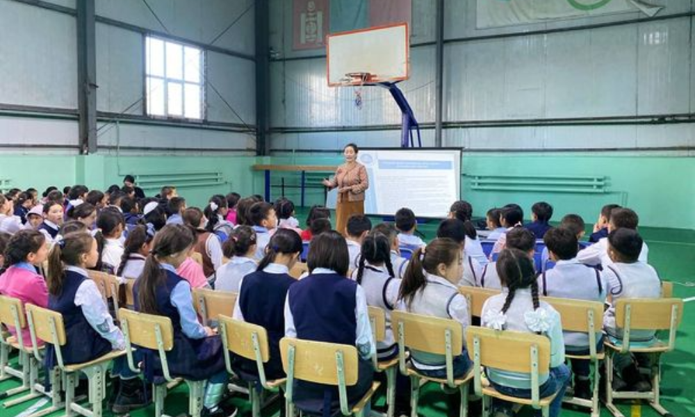 "ХҮҮХЭД ТАНД ХУУЛИЙН МЭДЛЭГ ОЛГОЁ" САРЫН АЯН ҮРГЭЛЖИЛСЭЭР...