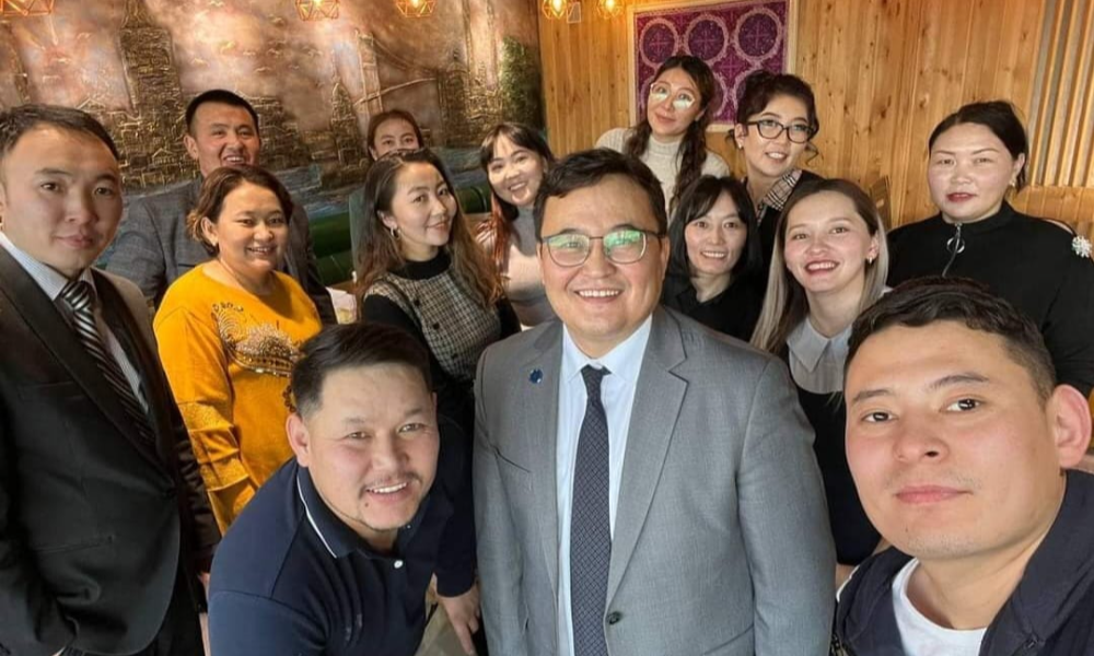 "ОЛОН УЛСЫН ЗАЛУУЧУУДЫН ӨДӨР"-ИЙН МЭНД ДЭВШҮҮЛЬЕ. 🎉