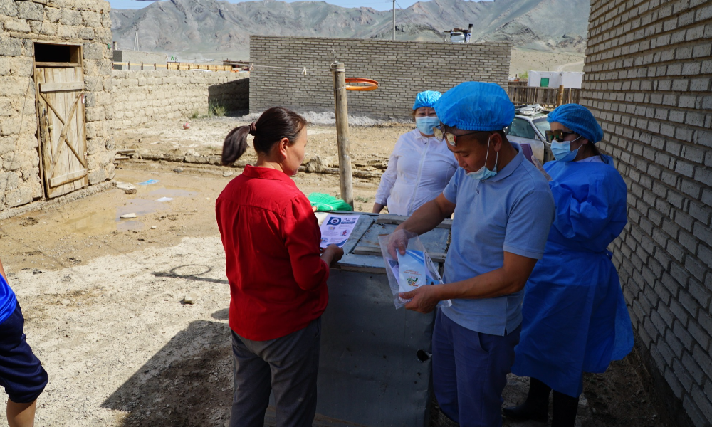 ҮЕРТ ӨРТСӨН АЙЛ ӨРХҮҮДЭЭР ЯВЖ ЭРҮҮЛ АХУЙН ЗӨВЛӨМЖ, ХҮҮХЭД ХАМГААЛЛЫН ЗӨВЛӨМЖИЙГ ГАЗАР ДЭЭР НЬ ХҮРГЭЖ АЖИЛЛАЛАА