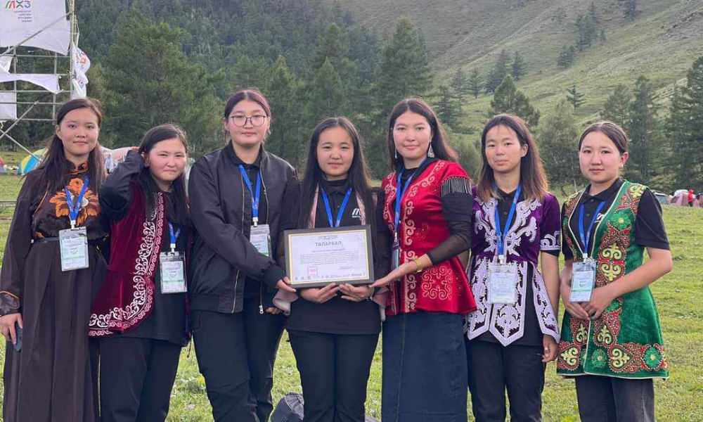 МОНГОЛЫН ХҮҮХДИЙН ЗӨВЛӨЛИЙН МАЙХАНТ ЧУУЛГАНД БАЯН-ӨЛГИЙ АЙМГИЙН ХҮҮХДҮҮД АМЖИЛТТАЙ ОРОЛЦЛОО.