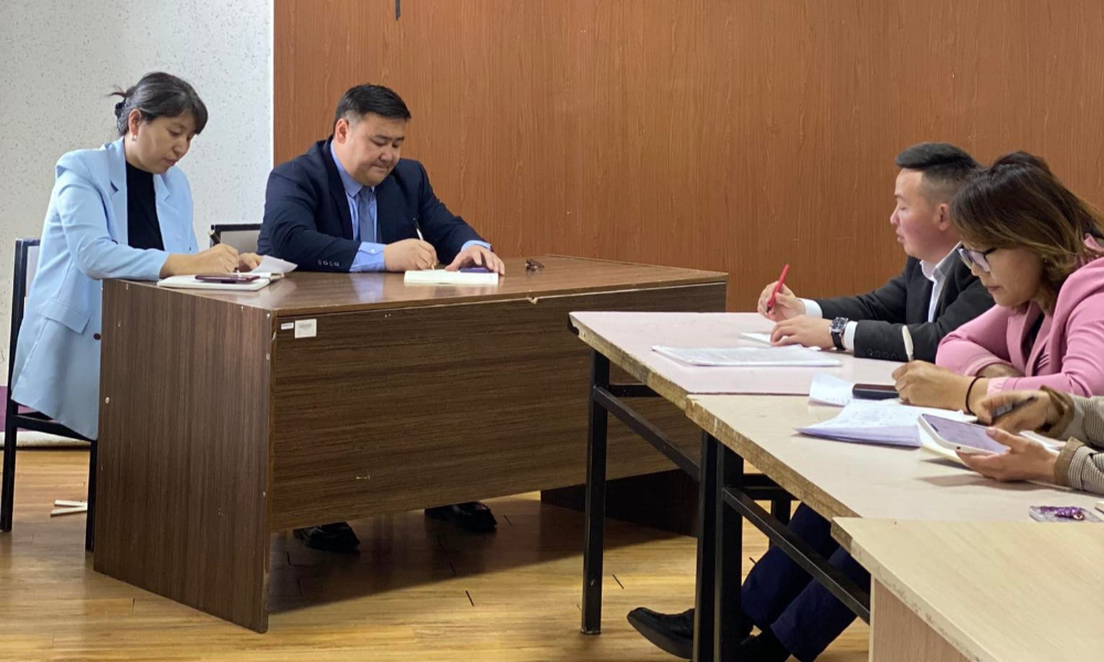 ӨЛГИЙ СУМЫН ЗАСАГ ДАРГЫН ТАМГЫН ГАЗАР, ХАМТАРСАН БАГИЙН ГИШҮҮДТЭЙ УУЛЗАЛТ ЗОХИОН БАЙГУУЛАГДЛАА.